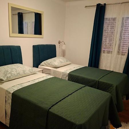 Apartments Popaj Komiža Kültér fotó