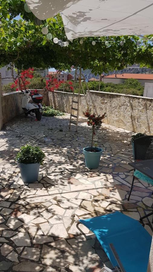Apartments Popaj Komiža Kültér fotó