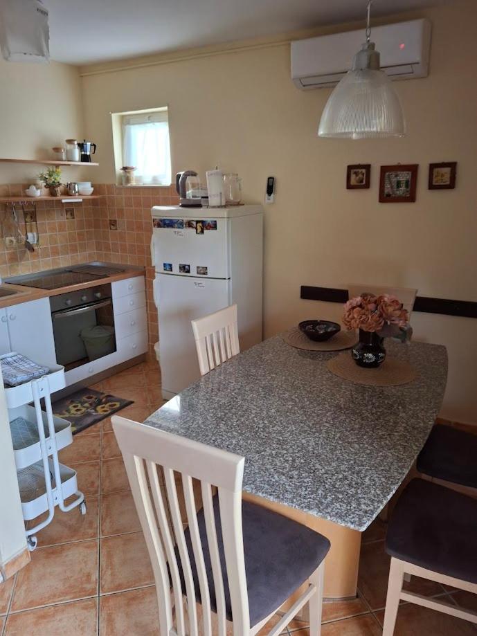 Apartments Popaj Komiža Kültér fotó