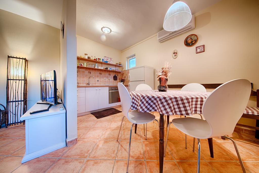 Apartments Popaj Komiža Kültér fotó